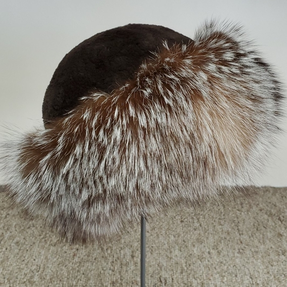 Sheared Beaver Fur Hat with Crystal Fox Trim - Picture 2 of 2